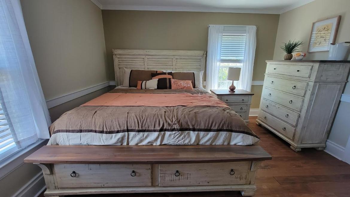 The Hidden Inn South Kortright Bagian luar foto