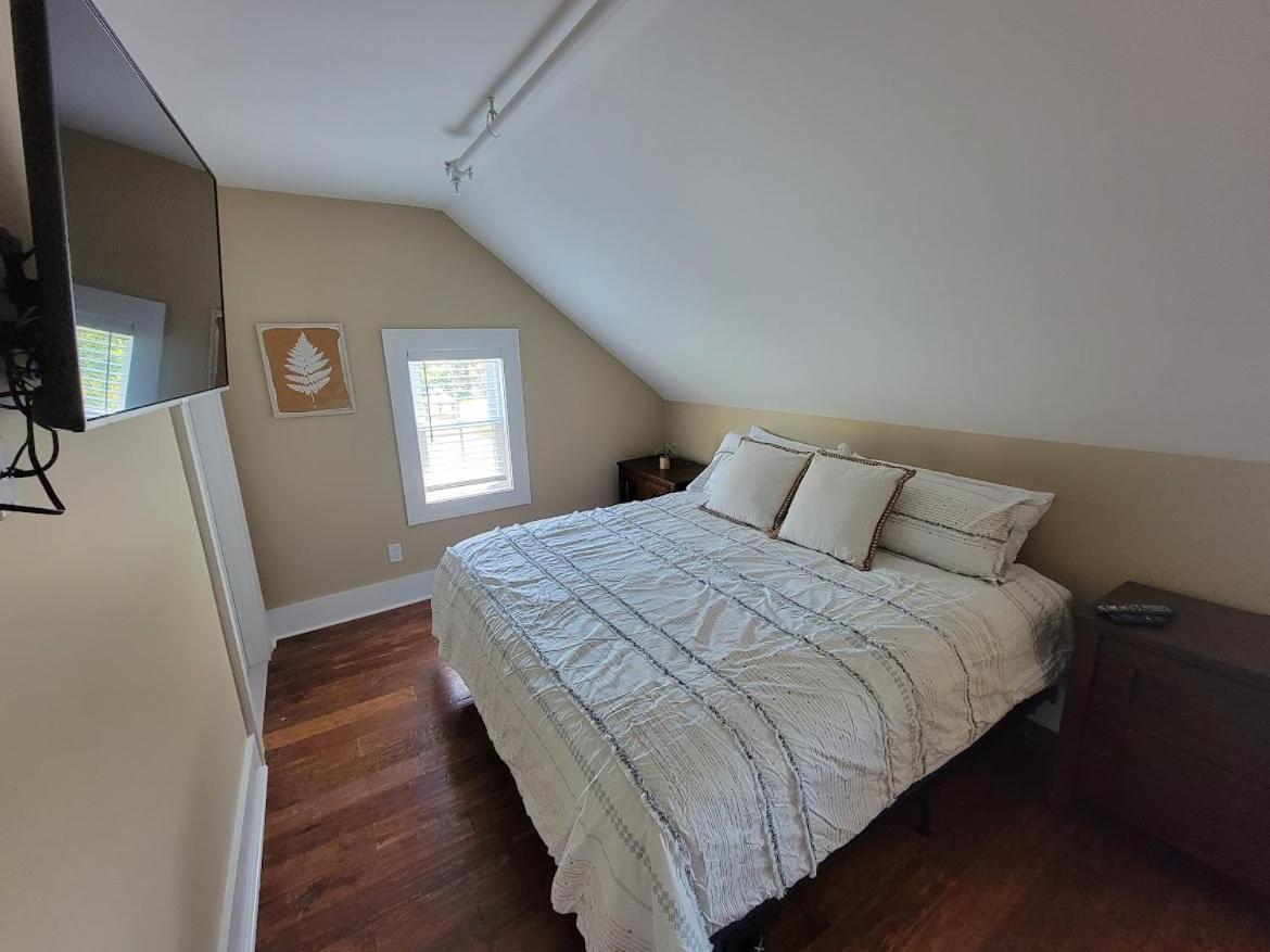 The Hidden Inn South Kortright Bagian luar foto